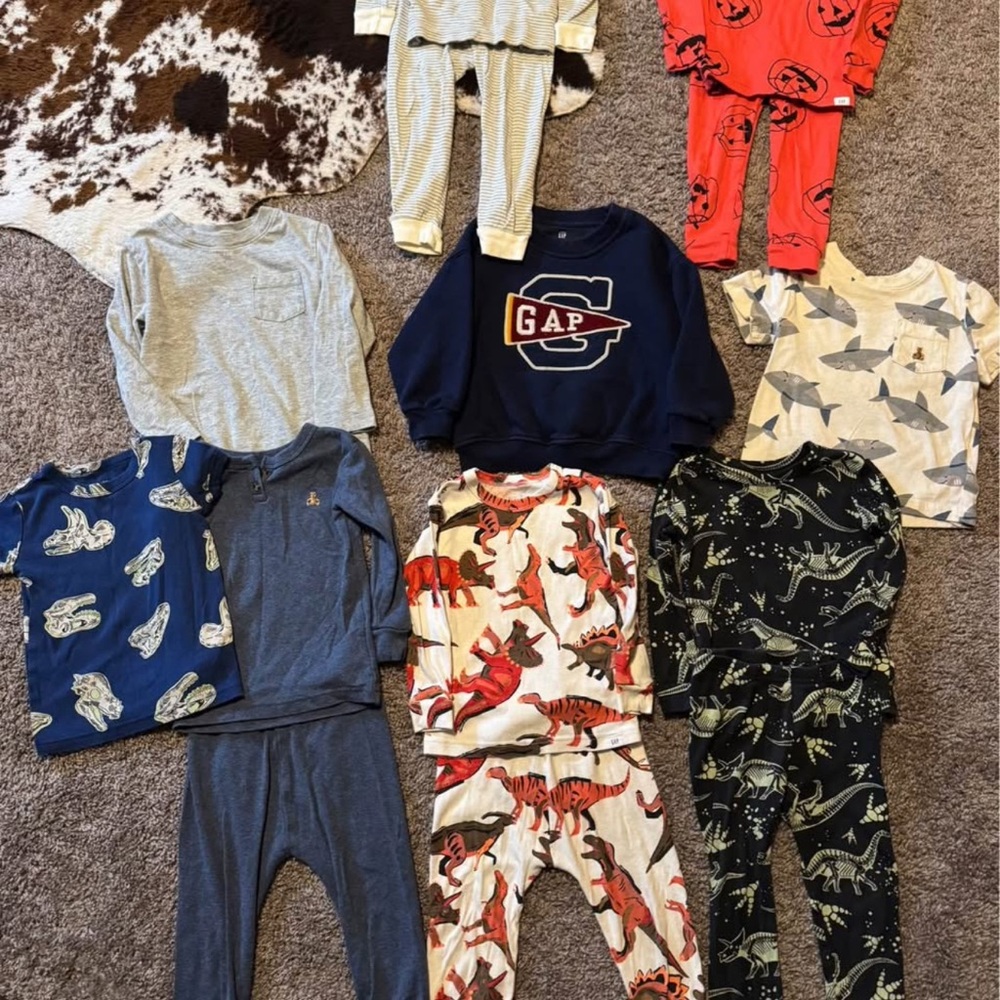 Baby GAP Pajama Sets, Tops LOT 2t